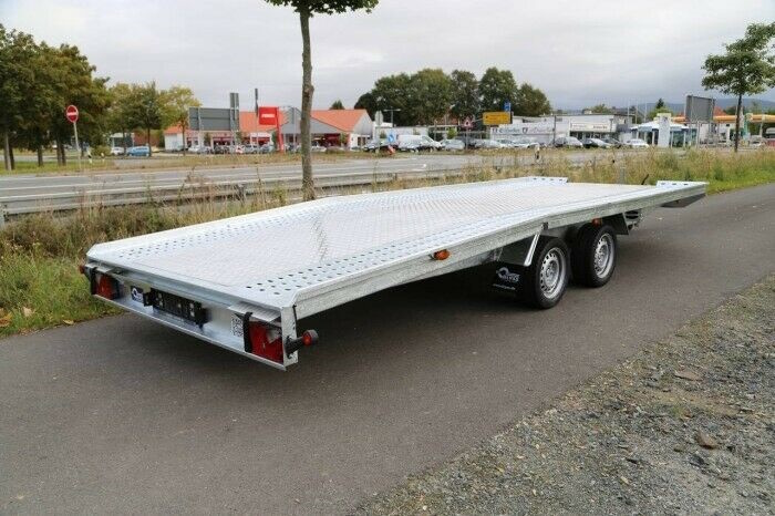 Autotransporter mit Auffahrschienen