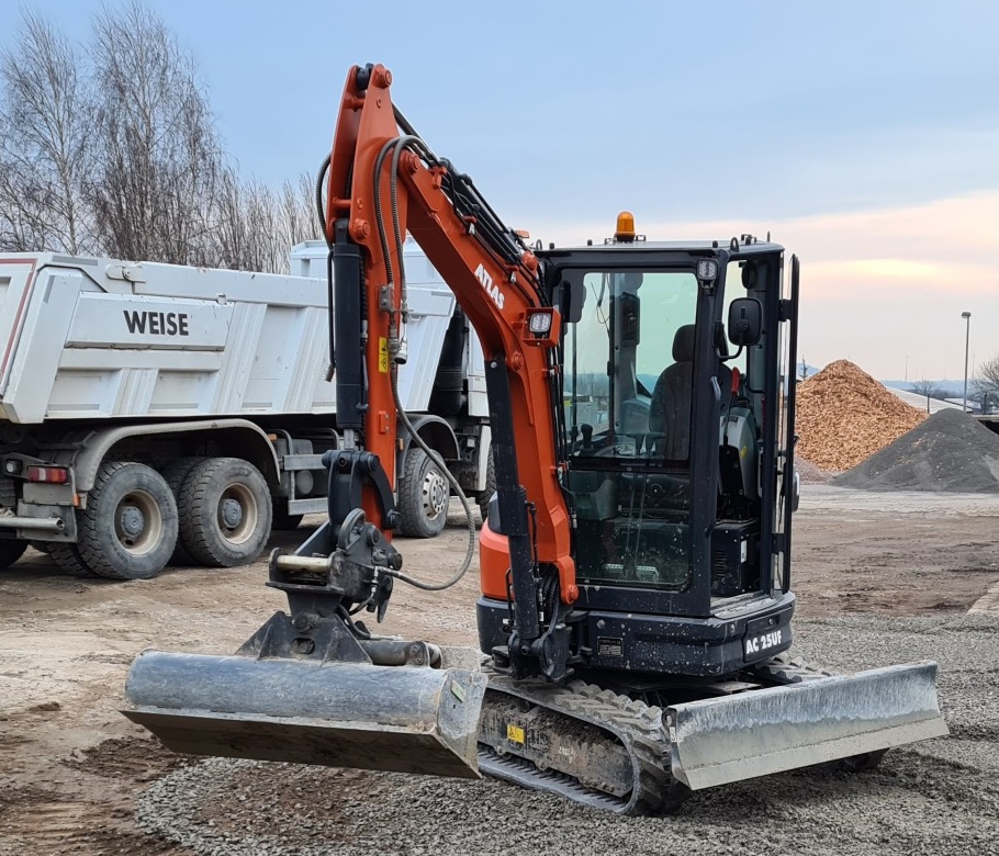 Atlas Bagger mit 2,7 Tonnen