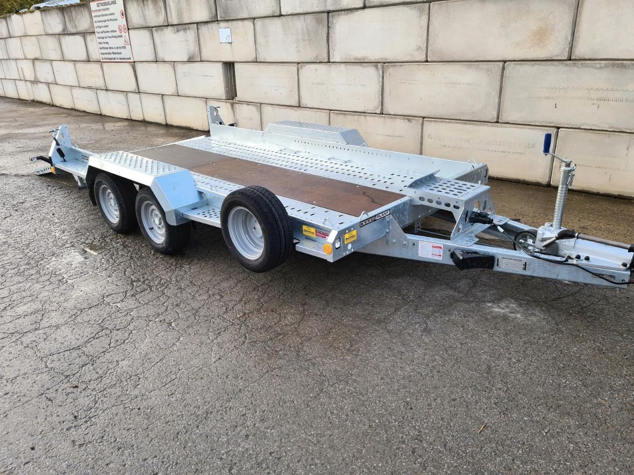 Maschinentransporter mit Auffahrschienen